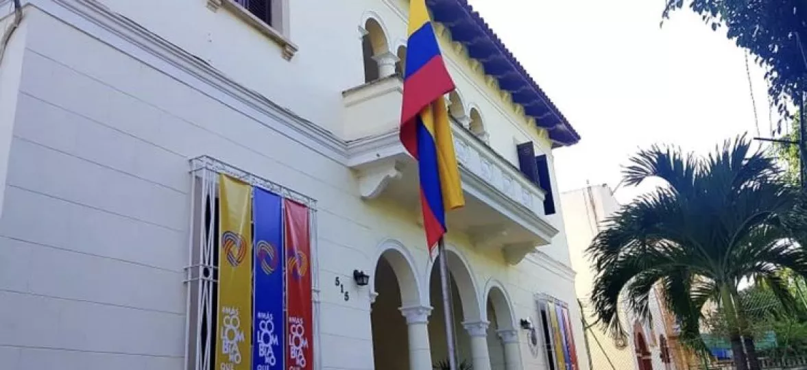Fachada de la embajada de Colombia en La Habana, Cuba.