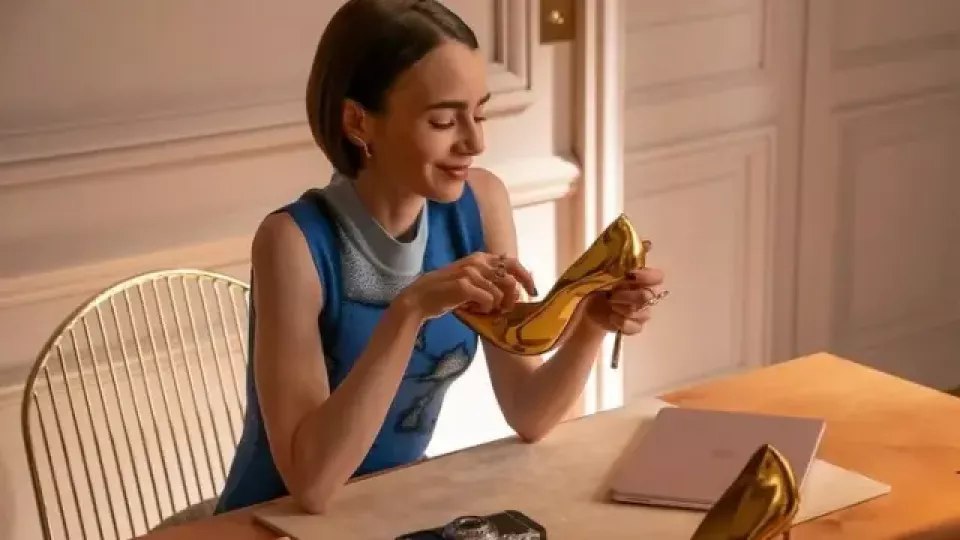 Lilly Collins en 'Emily en París', temporada 6