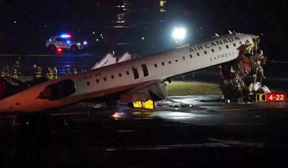 Imagen tras la colisión en LaGuardia, Nueva York.