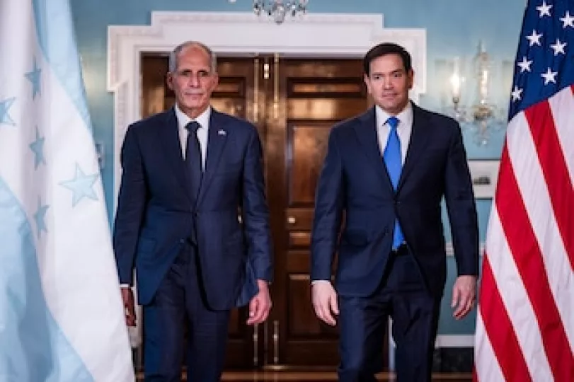 Fotografía relacionada con las políticas migratorias de Estados Unidos y la situación de los refugiados bajo el TPS.