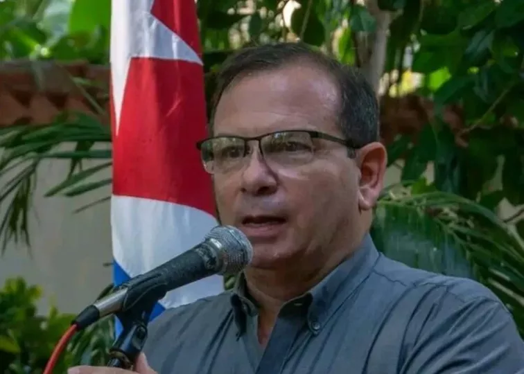 Fernando González Llort, presidente del Instituto Cubano de Amistad con los Pueblos, fotografiado en un evento oficial.