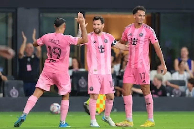 Lionel Messi celebrando uno de sus cuatro goles durante la victoria del Inter Miami.
