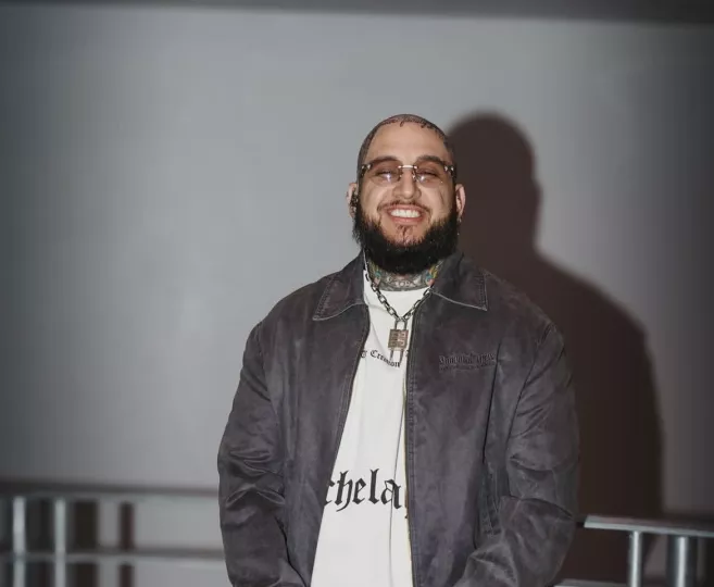 Miguelín ha convertido además su presencia en redes en una plataforma para conectar con otros artistas y creadores cubanos.