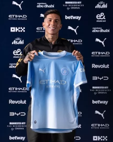 Imagen representativa de un mercado de fichajes de fútbol europeo.