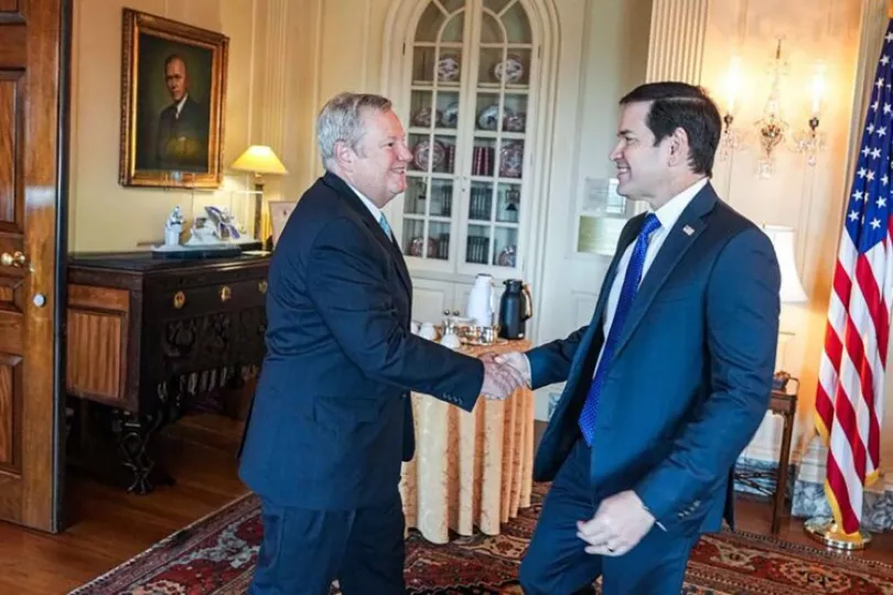 El secretario de Estado Marco Rubio se reúne con el jefe de la misión diplomática de EE.UU. en Cuba, Mike Hammer, en Washington.