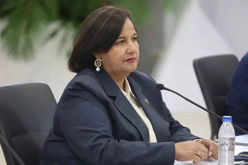 Dinorah Figuera en un encuentro oficial relacionado con el proceso de diálogo en Venezuela.