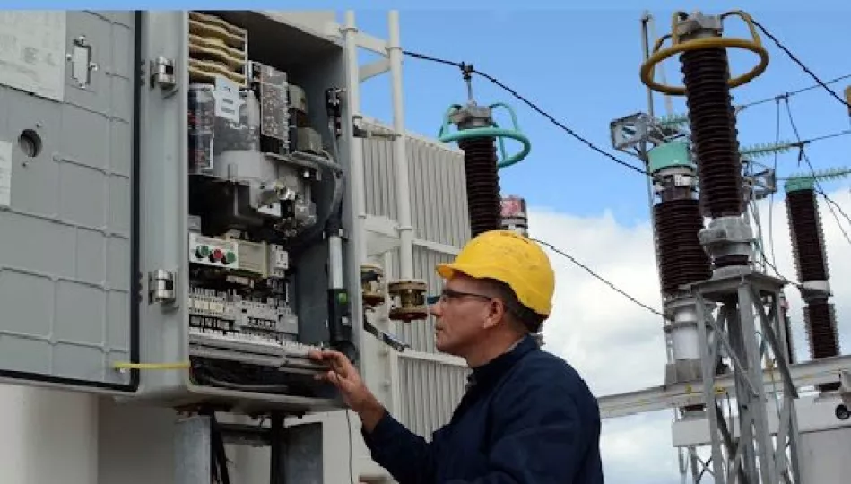 Logotipo y elementos gráficos relacionados con la Unión Eléctrica de Cuba.