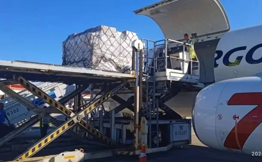 Cuba recibe nuevo cargamento de ayuda humanitaria procedente de EU; beneficiará a 700 familias