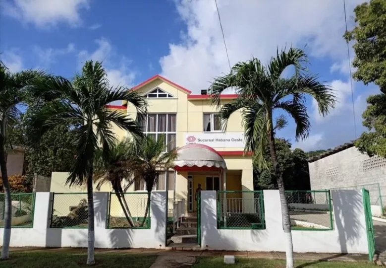 Fachada de la sede de la Sucursal Habana Oeste de la Corporación Cimex S.A.