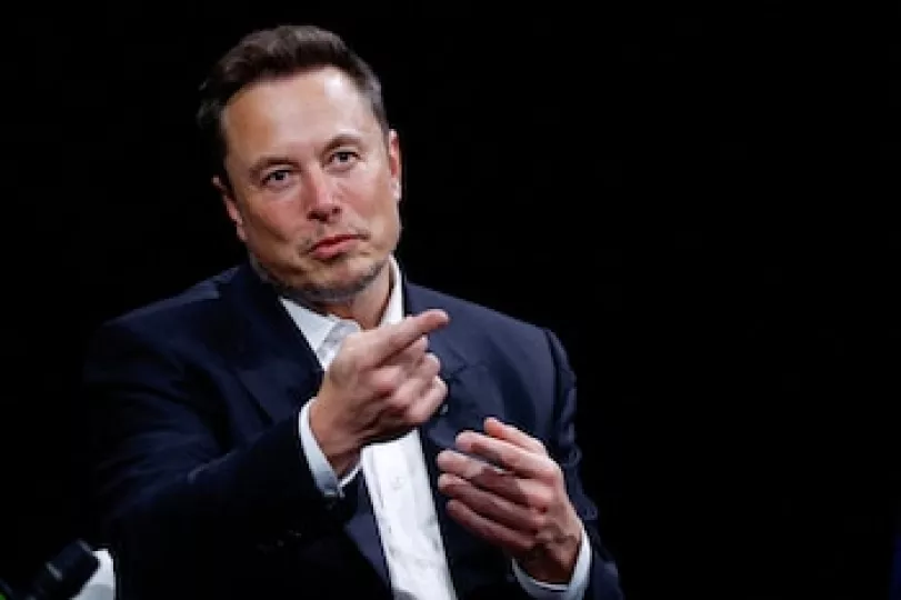 Elon Musk durante una intervención pública sobre tecnología.