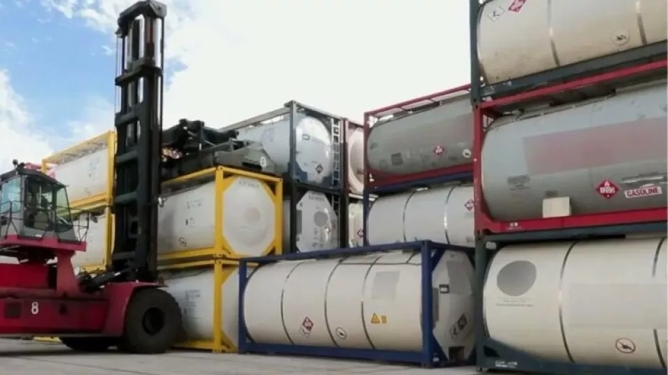 Cargamento de combustible en un puerto estadounidense destinado a la exportación.