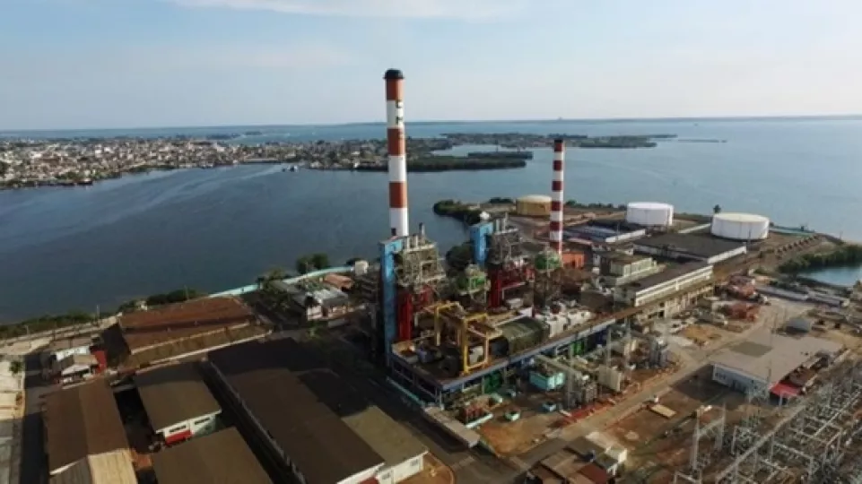 Vista exterior de la Central Termoeléctrica Carlos Manuel de Céspedes en la provincia de Cienfuegos.