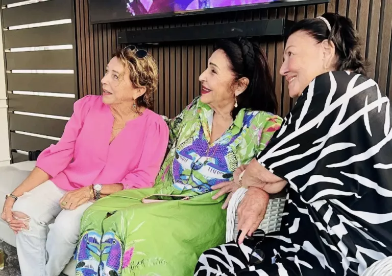 Las actrices Diana Rosa Suárez, Odalys Fuentes y Coralita Veloz durante un encuentro en Miami.