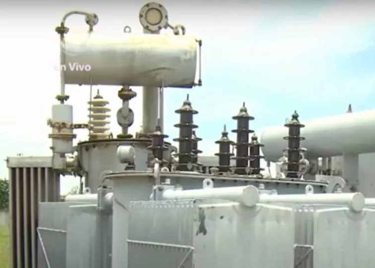 Transformadores eléctricos en una subestación de Mayabeque.