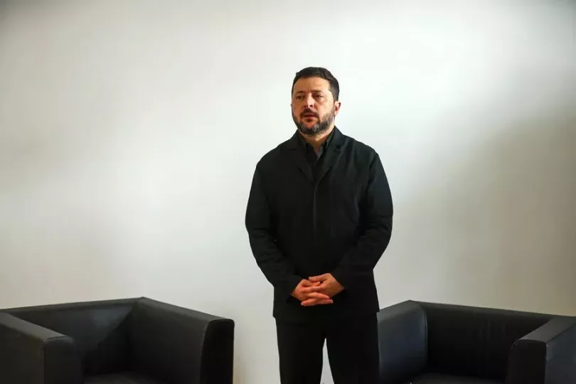 Volodímir Zelenski durante una intervención pública ante la prensa.