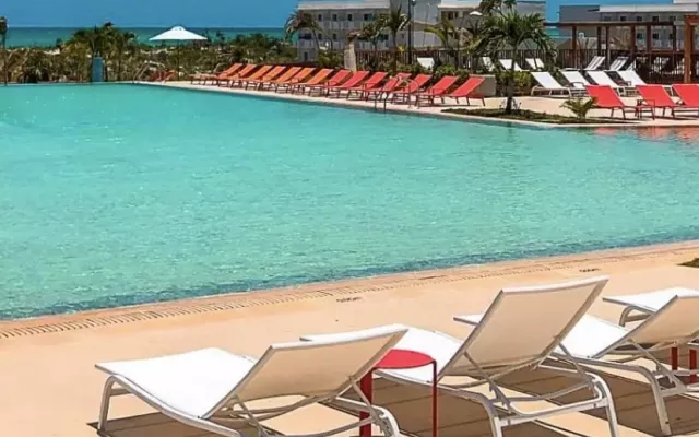Varios clientes fueron trasladados a otros hoteles por problemas con el abastecimiento de agua potable en Cayo Cruz.