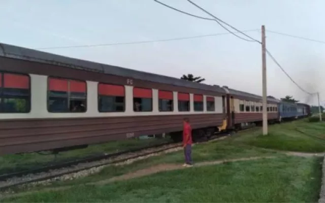 Vuelve a operar el tren entre Guantánamo y Holguín con capacidad para 600 pasajeros