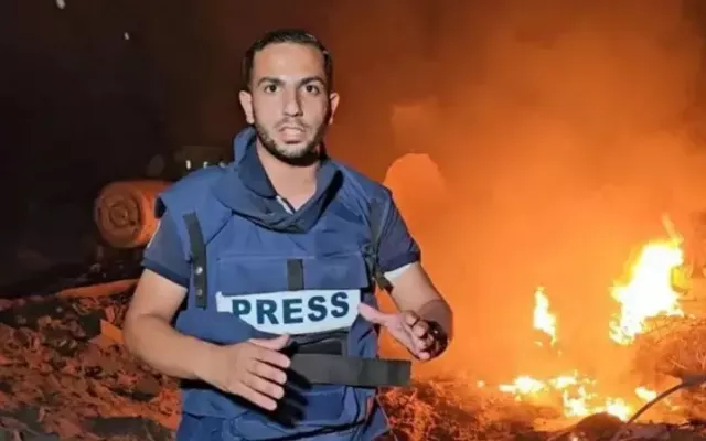 Anas al-Sharif, uno de los periodistas que informa en el momento, pereció durante el ataque.