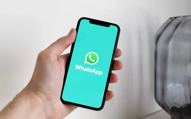 WhatsApp acelera sus cambios: inteligencia artificial y más control en los grupos