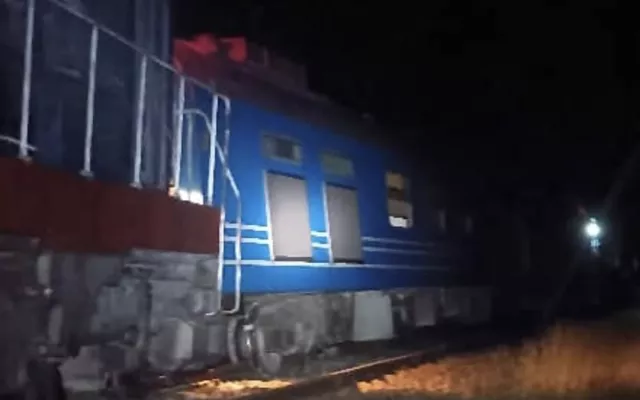 Tras el descarrilamiento del tren, no se reportaron daños ni pérdidas humanas.