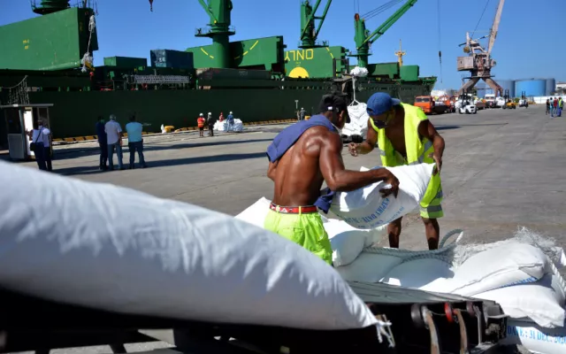 El arroz ya se encuentra en la terminal portuaria de Santiago de Cuba.