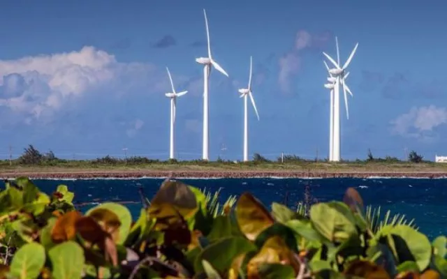 Vista general del parque eólico La Herradura Uno en Las Tunas con varios aerogeneradores instalados.