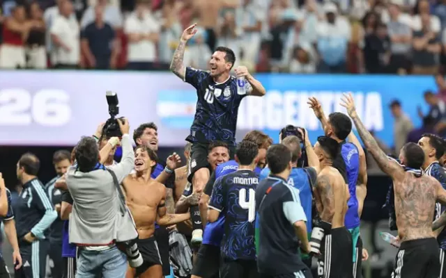 Jugadores de la selección de Argentina celebrando su pase a la final del Mundial 2026.