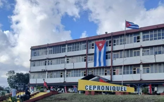 Logotipo y sede de la empresa Ceproniquel, una de las entidades sancionadas por el Gobierno de Estados Unidos.