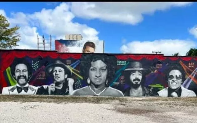 Vista de la pared en la Calle 8 de Miami donde anteriormente se encontraba el mural dedicado a leyendas de la salsa.