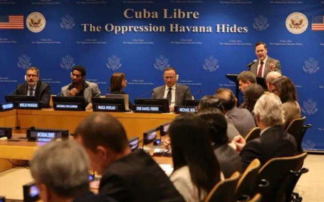 Diplomáticos cubanos y opositores en un tenso encuentro dentro de las instalaciones de la ONU.