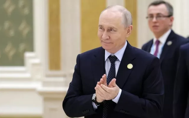 El presidente Donald Trump junto al mandatario Vladímir Putin en una imagen de archivo que ilustra la flexibilización de sanciones energéticas.