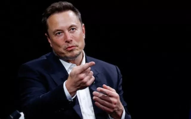 Elon Musk durante una intervención pública sobre tecnología.