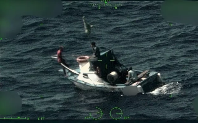 Embarcación pesquera cubana interceptada por la Guardia Costera de los Estados Unidos en aguas del estrecho de Florida.