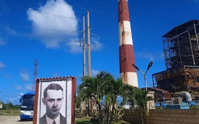 Vista exterior de la planta termoeléctrica Antonio Guiteras en Cuba.